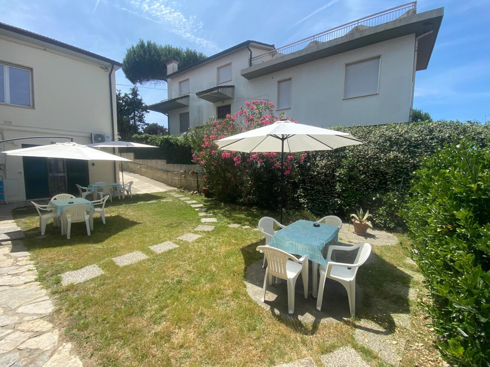 Le Tre Isolette A 200M Dal Mare Marina Di Pisa Exterior foto